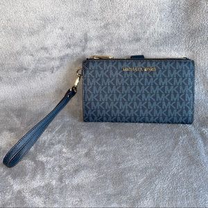 Micheal Kors Navy Jet Set Travel Wristlet